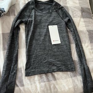 Lululemon Long sleeve Swiftly Tech size 2, Race length comes with tag unattached